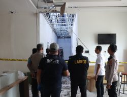 Tim Labfor dan Tim Identifikasi Lakukan Olah TKP Kebakaran Kantor KPUD Morowali