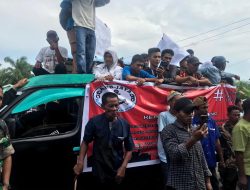 Masyarakat Benteng Geruduk Kantor Desa Terkait Dugaan Dana Desa Tidak Transparan.