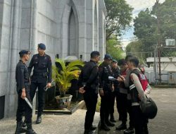 Brimob dan K-9 Samapta Polda Sulut Lakukan Sterilisasi Gereja Jelang Misa Malam Natal