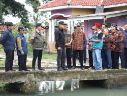 Tinjau Irigasi di Karawang, Wamendagri Serap Aspirasi Petani Mengenai Persoalan Pangan*