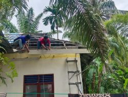 H Bahar Siagian Bupati Terpilih Kirim Tim Untuk Bantu Merenovasi Ruma Yang Tak Talak Huni.