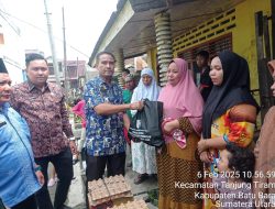 Kadis Sosial P3A Batu Bara Serahkan Bantuan Kepada Korban Kebakaran