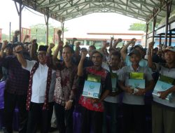 9 Poktan di Mernek Cilacap Terima Pupuk Cair senilai Rp 100 Juta dari Anggota DPR RI Kaisar