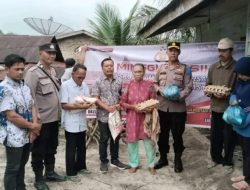 Kapolsek tanah jawa beri bantua semako kepada warga yang kurang mampu Bantuan