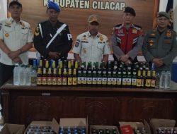 Razia Jelang Ramadan, Satpol PP Cilacap Sita 300 Lebih Botol Miras 