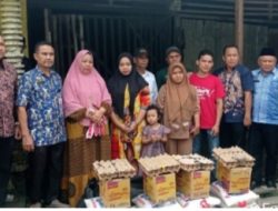 Dinsos Batu Bara Nurrahman dan PPA Beri Batuan Kepada Korba Kebakaran Berupa Sembako.