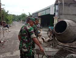 Danramil Didampingi Babinsa Bersama Warga Gotong Royong Bangun Masjid