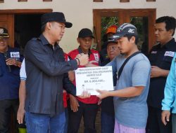 Wujud Peduli, Bupati Cilacap Sumbangkan Gajinya untuk Korban Longsor