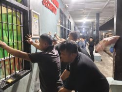 Menjelang Hari Raya Idul Fitri 1446 H, Kalapas Labuhan Ruku Pimpin Razia Kamar Hunian 