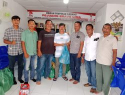 Ketua DPC Pejuang Bravo Lima Bagikan Ratusan Paket Lebaran Kepada Insan Pers
