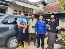 Petugas Damkar Evakuasi Kunci Tertinggal Dalam Mobil Milik Warga Cilacap