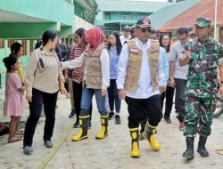Tinjau Lokasi Banjir di Kecamatan Dolok Batu Nanggar, Bupati: “Pemkab Simalungun akan lakukan penanganan banjir jangka pendek”