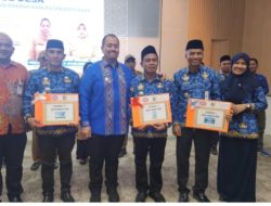 Menjemput Pajak Dengan Teknologi Langkah Nyata Bapeda Batu Bara Siap Bangun DaerahCentral Publikasi.Com-Batu Bara:Penyerahan 116.076 Surat Pemberitahuan Pajak Terutang (SPPT) Pajak Bumi dan Bangunan Perdesaan dan Perkotaan (PBB-P2) secara serentak yang dilaksanakan, di Aula Kantor Bupati Batu Bara. Kamis (17/4/2025)