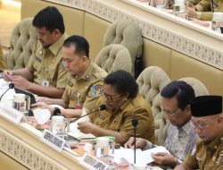 Rapat Bersama Komisi II DPR RI, Wamendagri Tibka Beberkan Peran BUMD Perkuat Kemandirian Fiskal Daerah