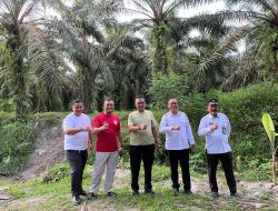 Kalapas Labuhan Ruku dan Kepala BPN Asahan Dampingi Kakanwil Ditjenpas Sumut Tinjau Lahan Pembangunan Lapas Baru di Air Joman.