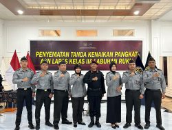 Sematkan Tanda Kenaikan Pangkat Kepada 7 Pegawai, Kalapas : Jadikan Motivasi dan Terus Tingkatkan Kinerja serta Pelayanan.