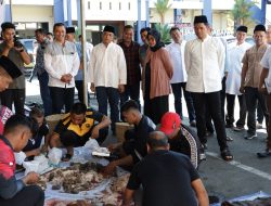 Semangat Berkurban, Polresta Cilacap Bagikan Daging untuk Masyarakat dan Santri*