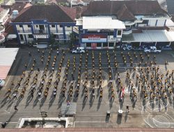 Polresta Cilacap dan TNI Gelar Olahraga Bersama Pererat Sinergi Sambut Hari Bhayangkara ke-79.