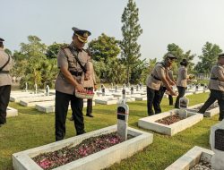 Polresta Cilacap Gelar Ziarah Rombongan Peringati Hari Bhayangkara ke-79 di TMP Surengrono*