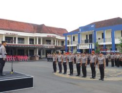 Bhayangkari Berebut Mencari Pangkat Suami, Warnai Upacara Kenaikan Pangkat Polresta Cilacap*