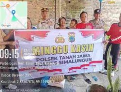 Polsek Tanah Jawa Bagikan Sembako untuk Warga Kurang Mampu