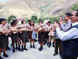 Dukung Transformasi Digital Pendidikan, INALUM salurkan bantuan 16 Unit Laptop Untuk SMP Negeri 2 Harian Samosir.