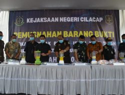 Kejari Cilacap Musnahkan Barang Bukti Dari 154 Perkara Sepanjang 2025