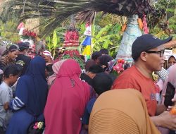 Serunya Warga Desa Kamulyan Rebutan 15 Gunungan Hasil Bumi saat Memetri Bumi