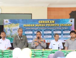 Polresta Cilacap Gelar Gerakan Pangan Murah, Distribusikan 2 Ton Beras ke Warga*