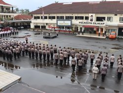 Apel Pagi, Kapolresta Cilacap Tekankan Dukungan Polri terhadap Program Makan Bergizi Gratis dan Disiplin Anggota*