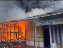 Kebakaran Hebat Landa Pasar Serbelawan, puluhan Kios Ludes Dilalap Api