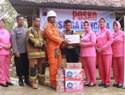 Kapolres Blora Salurkan Bantuan untuk Korban dan Relawan Kebakaran Sumur Minyak