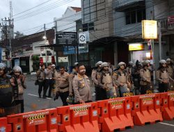 Kapolresta Cilacap Turun Langsung Mengamankan Mapolresta Cilacap Dari Ancaman Massa Anarko*