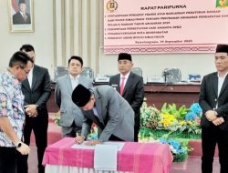 Rapat Paripurna. 