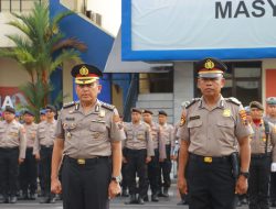 Polresta Cilacap Gelar Upacara Kenaikan Pangkat Pengabdian Kado Indah Jelang Purna Tugas*