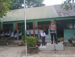 Kapolsek Tanah Jawa Jadi Inspektur Upacara, Ajak Pelajar Jauhi Narkoba dan Tawuran