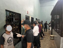 Jaga Stabilitas Keamanan, Petugas Lapas Labuhan Ruku Gelar Razia Blok Safir.