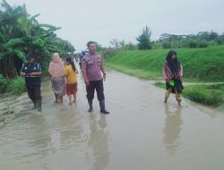 Polsek Bantarsari Gerak Cepat Bantu Warga Terdampak Luapan Sungai Cimeneng*