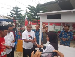 Dorong Ekonomi Meningkat, Ketua PSI Cilacap Bagikan Puluhan Gerobak untuk Pelaku UMKM 