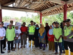 *Wujud Kepedulian Polri,  Polresta Cilacap Salurkan Bantuan untuk Warga Terdampak Banjir di Wanareja*