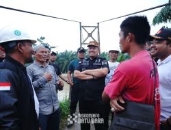 Jembatan Gantung Kandangan Nyaris Putus, Bupati Baharuddin Pastikan Perbaikan Dilakukan Secepat Mungkin*
