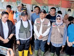 Bupati Simalungun, Dr H Anton Achmad Saragih Serahkan Bantuan Kemanusiaan Kepada Korban Bencana di Tapteng*