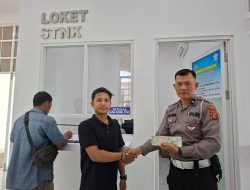 Polantas  Polres Simalungu  menyapa Dalam  Kegiatan pelayanan Pengurusan STNK  ,dan  BPKB 