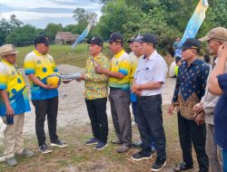 GEMKARA Serahkan Hadiah Pemenang di Hari Penutupan Turnamen Volly Pantai Sejara Gemkara Cup 2025 