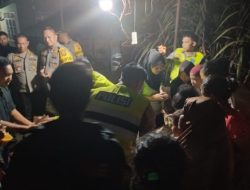 Kapolres Batu Bara, AKBP DOLY NELSON H.H NAINGGOLAN, S.H., M.H.Meninjau  Masyarakat Yang Sedang Kebanjiran di Desa Padang Genting.