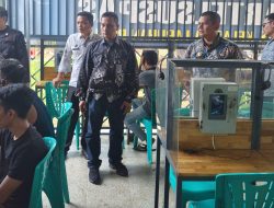 Komitmen Pelayanan Prima, Kalapas Labuhan Ruku Cek Wartelsuspas dan Berinteraksi dengan Warga Binaan