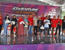 Berbagi Kebahagian di HUT ke-18, Komunitas Tank Cilacap Bagi Ratusan Paket Sembako Gratis