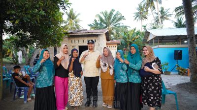 *Dorong Penguatan Ekonomi Melalui UMKM, Bupati Baharuddin Resmikan UMKM Bahagia Tempe*