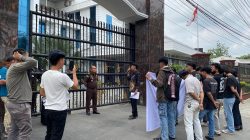 Aktivis FMSU Selesai Orasi di Depan Kantor Kejatisu Masukan Laporan Minta Kejati Usut Dugaan Pungutan Liar di Lingkungan Disdik Batu Bara