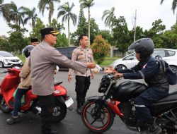 Hangatnya Ramadan, Polresta Cilacap Berbagi Takjil untuk Masyarakat*